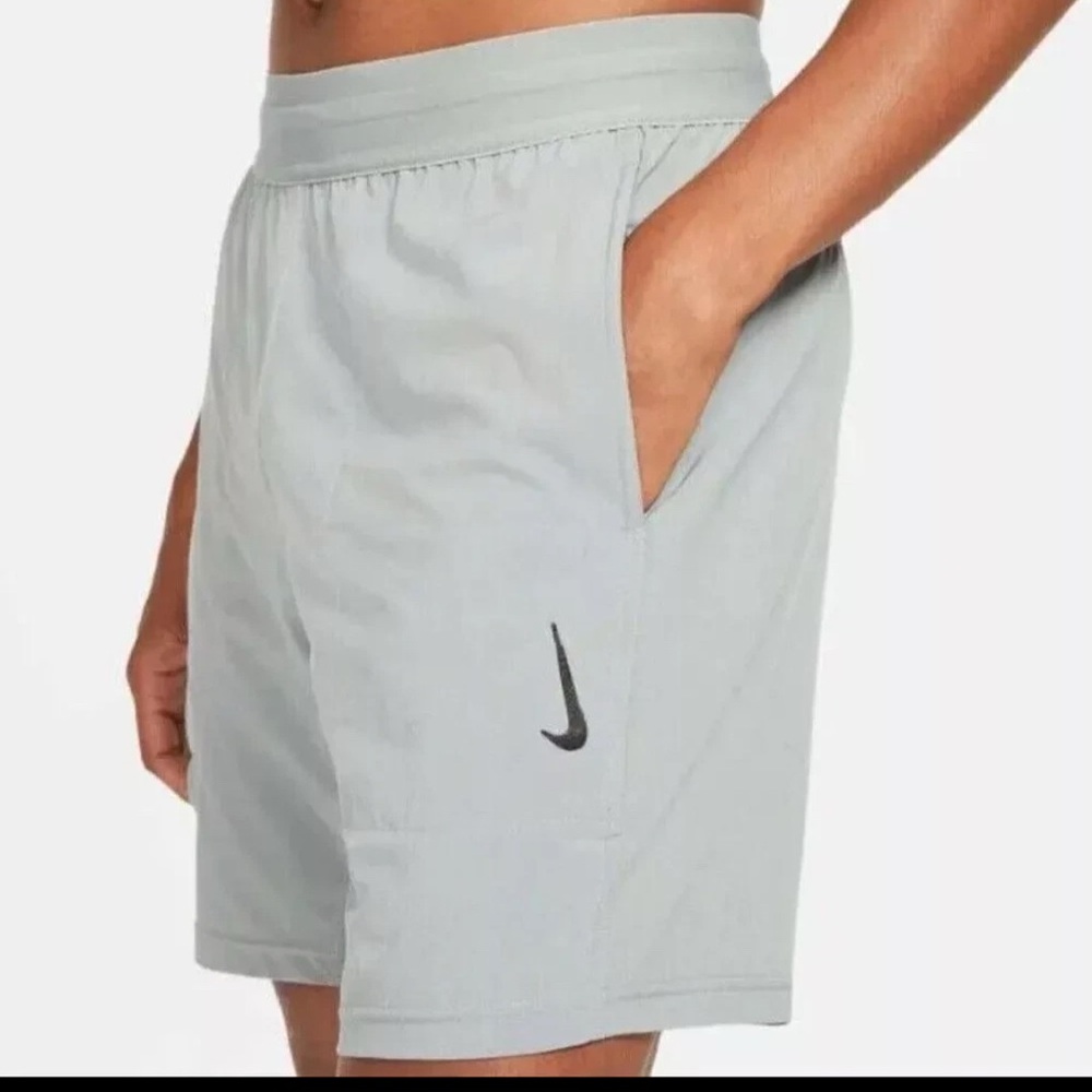 Nike Men's Light Gray Athletic Shorts